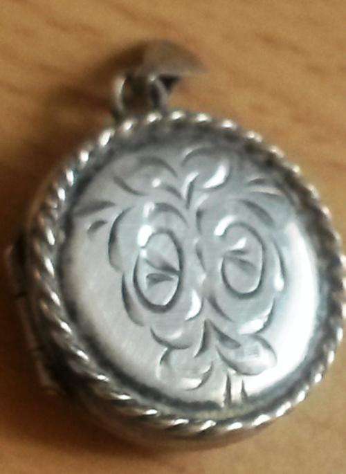 vintage hallmarked birmingham silver locket pendant