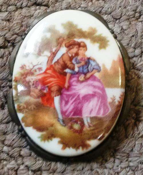 vintage brooch daxon