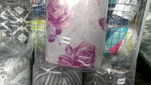 COMFORTER SETS...SIZES KING ,QUEEN & DOUBLE -ONE PRICE- STOCK MUST CLEAR