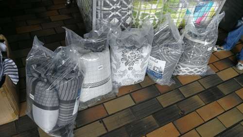 COMFORTER SETS...SIZES KING ,QUEEN & DOUBLE -ONE PRICE- STOCK MUST CLEAR