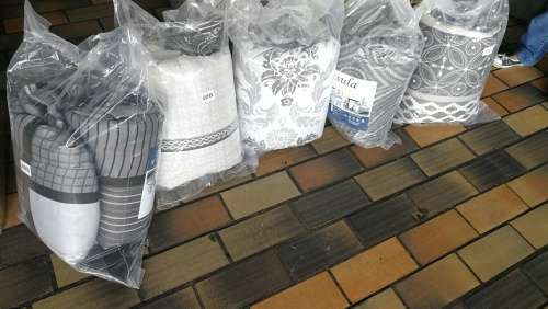 COMFORTER SETS...SIZES KING ,QUEEN & DOUBLE -ONE PRICE- STOCK MUST CLEAR