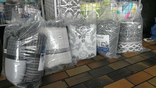 COMFORTER SETS...SIZES KING ,QUEEN & DOUBLE -ONE PRICE- STOCK MUST CLEAR