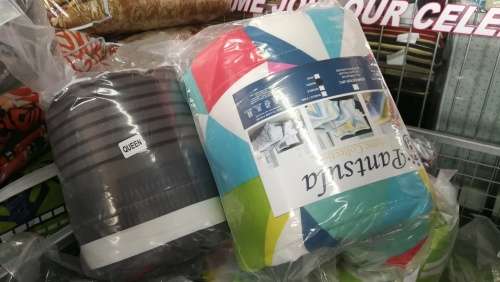 COMFORTER SETS...SIZES KING ,QUEEN & DOUBLE -ONE PRICE- STOCK MUST CLEAR