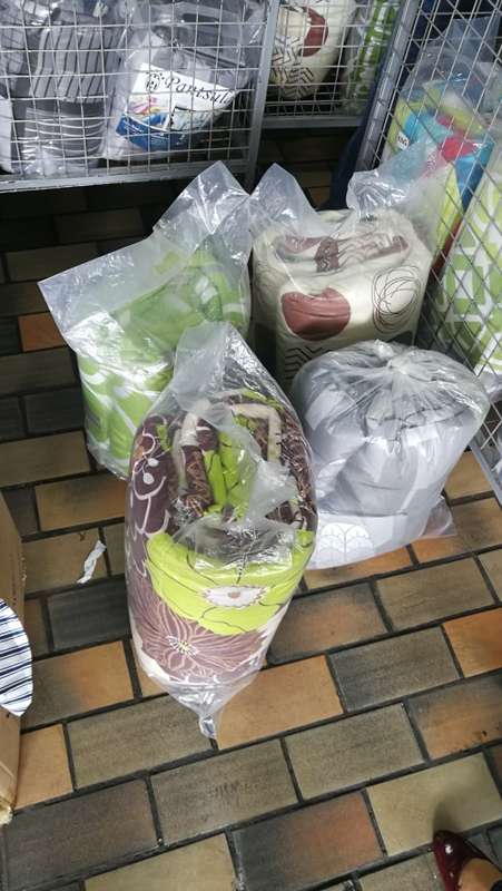 COMFORTER SETS...SIZES KING ,QUEEN & DOUBLE -ONE PRICE- STOCK MUST CLEAR