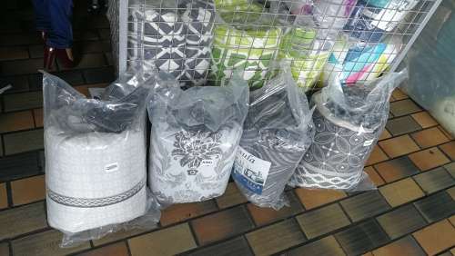 COMFORTER SETS...SIZES KING ,QUEEN & DOUBLE -ONE PRICE- STOCK MUST CLEAR