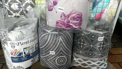 COMFORTER SETS...SIZES KING ,QUEEN & DOUBLE -ONE PRICE- STOCK MUST CLEAR