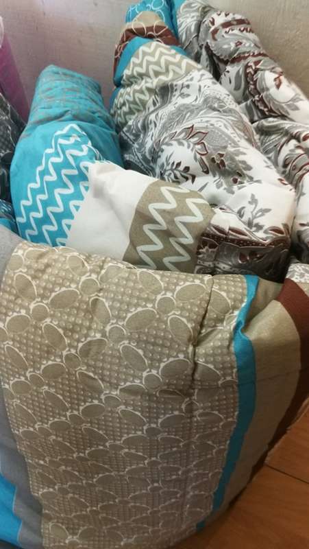 COMFORTER BEAUTIFUL  SET..DOUBLE- STOCK MUST CLEAR- REVERSIBLE