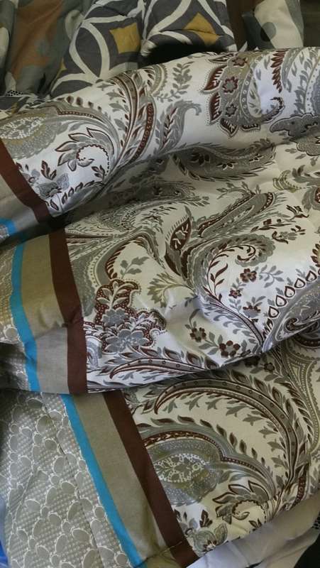 COMFORTER BEAUTIFUL  SET..DOUBLE- STOCK MUST CLEAR- REVERSIBLE