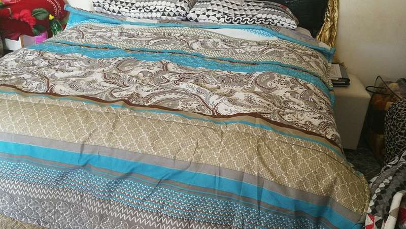 COMFORTER BEAUTIFUL  SET..DOUBLE- STOCK MUST CLEAR- REVERSIBLE