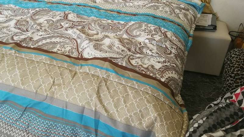 COMFORTER BEAUTIFUL  SET..DOUBLE- STOCK MUST CLEAR- REVERSIBLE