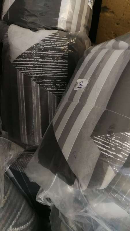 COMFORTER SET -QUEEN bed *Reversable*. 3PIECE