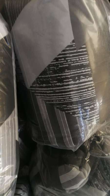 COMFORTER SET -QUEEN bed *Reversable*. 3PIECE