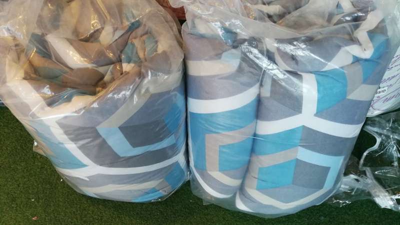COMFORTER SETS...SIZES ,QUEEN - STOCK MUST CLEAR