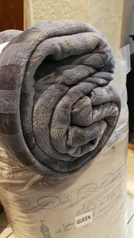 COMFORTER SETS -3PIECE.COMBO..******BARGAIN WITH BED THROW  ***** MOTHER'S DAY SPECIAL