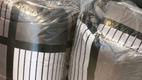 COMFORTER SET -QUEEN bed *Reversable*. 3PIECE