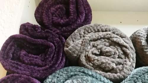 POPCORN BED THROW OVERS. FIT DOUBLE, SINGLE AND QUEEN