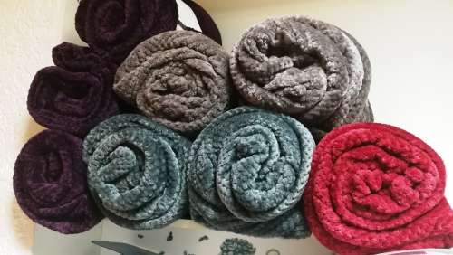 POPCORN BED THROW OVERS. FIT DOUBLE, SINGLE AND QUEEN