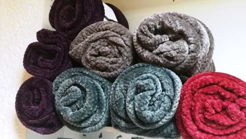 POPCORN BED THROW OVERS. FIT DOUBLE, SINGLE AND QUEEN