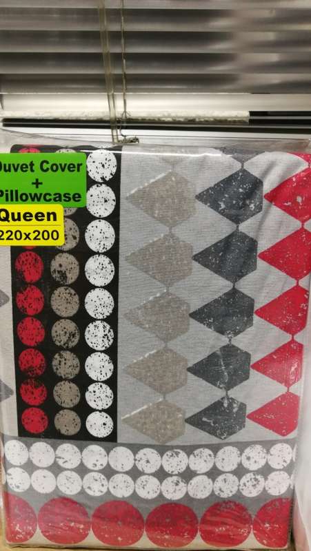 DUVET 3PCE SET -QUEEN bed WITH 2 STANDARD PILLOW CASES