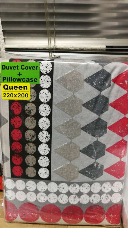 DUVET 3PCE SET -QUEEN bed WITH 2 STANDARD PILLOW CASES
