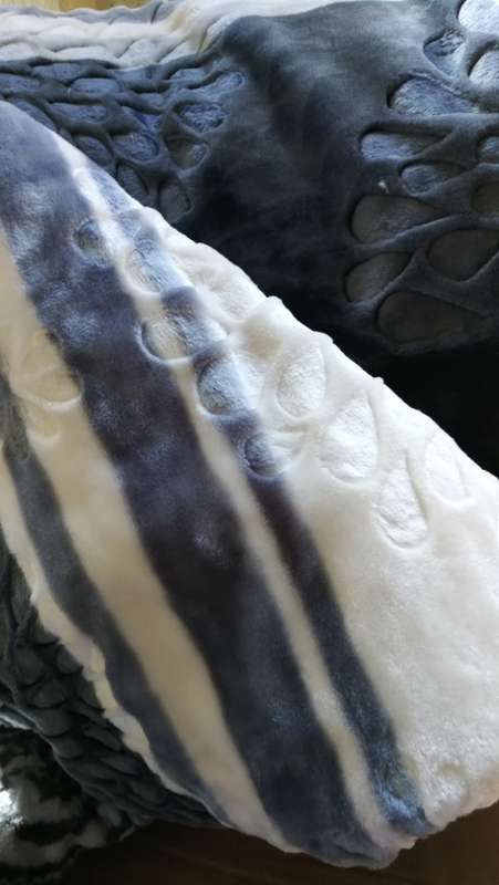 MINK ***Super Soft  Embossed Blanket-Quality Print (Assorted Prints) + FREE Bag