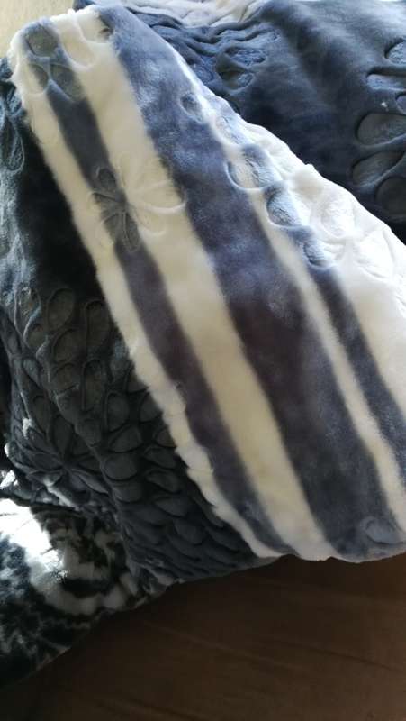 MINK ***Super Soft  Embossed Blanket-Quality Print (Assorted Prints) + FREE Bag