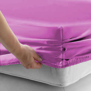 QUEEN-ELASTICATED FITTED SHEET + TWO PILLOW CASES colors per table in description