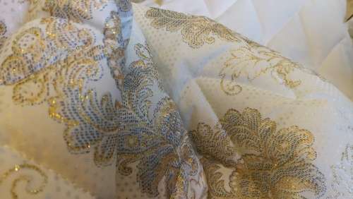 COMFORTER SET -QUEEN bed . 5PIECE*** EQUISITE QUALITY*** SATIN FINISH