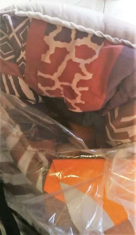 COMFORTER SET -QUEEN bed . 3PIECE*** excellent quality***REVERSIBLE