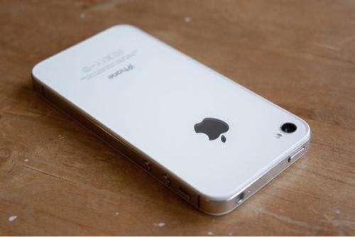IPHONE 4 -WHITE  (GOOD CONDITION)READ DESCRIPTION**BARGAIN**