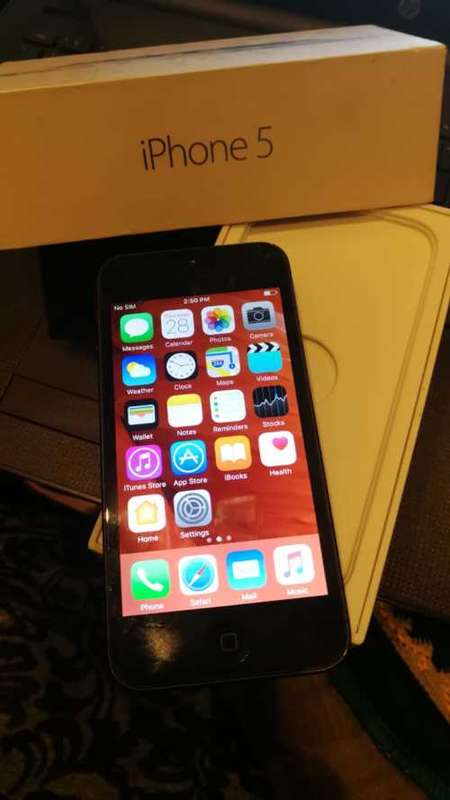 IPHONE 5 ***32 gig ***EXCELLENT MOBILE *** 8 Mp camera** with original box***BARGAIN