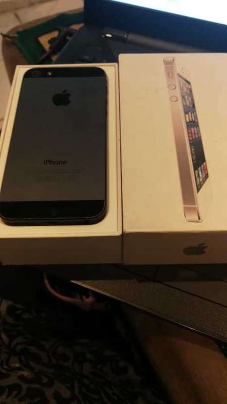 IPHONE 5 ***32 gig ***EXCELLENT MOBILE *** 8 Mp camera** with original box***BARGAIN