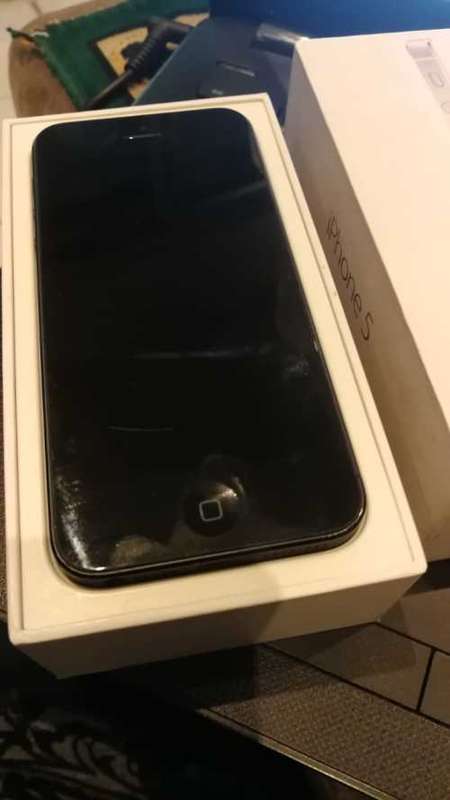 IPHONE 5 ***32 gig ***EXCELLENT MOBILE *** 8 Mp camera** with original box***BARGAIN