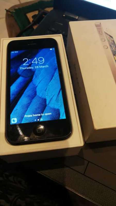 IPHONE 5 ***32 gig ***EXCELLENT MOBILE *** 8 Mp camera** with original box***BARGAIN