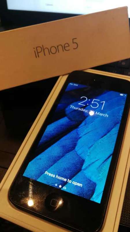 IPHONE 5 ***32 gig ***EXCELLENT MOBILE *** 8 Mp camera** with original box***BARGAIN