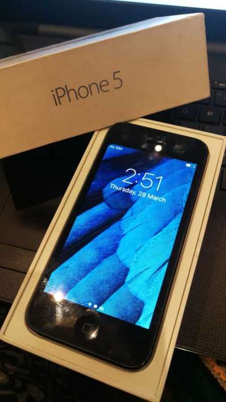 IPHONE 5 ***32 gig ***EXCELLENT MOBILE *** 8 Mp camera** with original box***BARGAIN