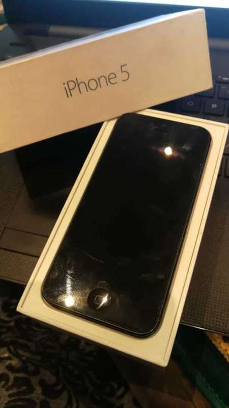 IPHONE 5 ***32 gig ***EXCELLENT MOBILE *** 8 Mp camera** with original box***BARGAIN