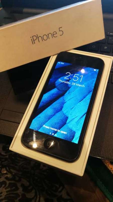 IPHONE 5 ***32 gig ***EXCELLENT MOBILE *** 8 Mp camera** with original box***BARGAIN