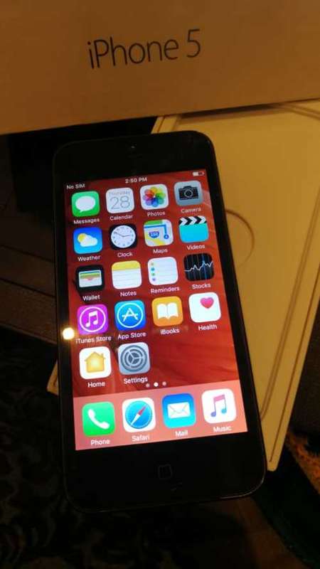 IPHONE 5 ***32 gig ***EXCELLENT MOBILE *** 8 Mp camera** with original box***BARGAIN