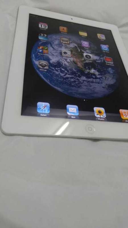 Apple iPad 2  Tablet (64GB,3G- Wifi - White) EXCELLENT CONDITION***BARGAIN