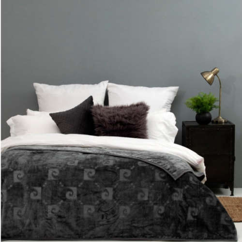 New Arrivals Super Soft  WOW**STUNNING**PIERRE CARDIN MINK BLANKET*