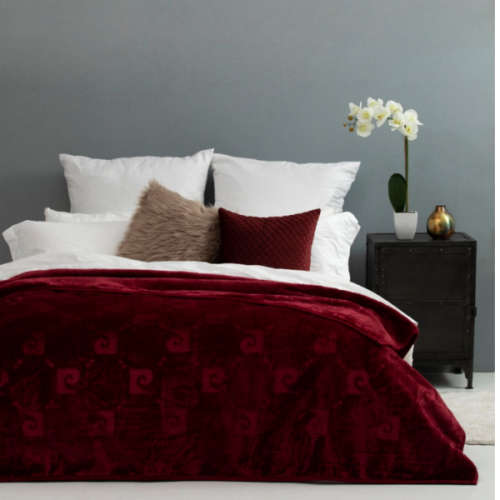Super Soft *PIERRE CARDIN** MINK BLANKET***ABSOLUTELY  WOW**STUNNING** SUPERB Quality **MAROON ONLY