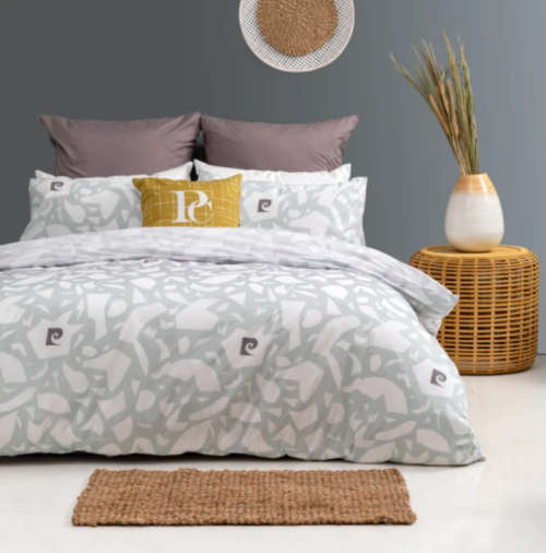 REDUCED!!!Luxury Arrivals stunning*GENUINE*Pierre Cardin Duvets set.Quality:superb:QUEEN OR KING