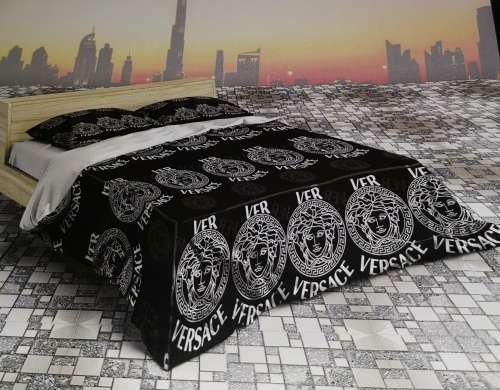 VERSACE 3 PCE STUNNING  COMFORTER. BARGAIN