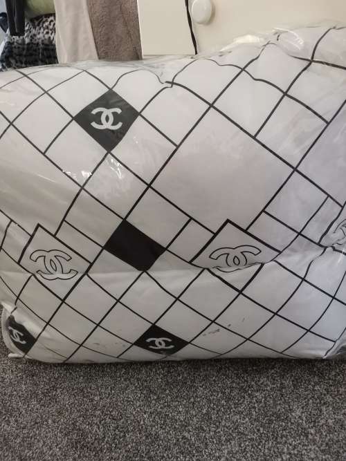 CHANEL *****3 PCE STUNNING  COMFORTER. BARGAIN..