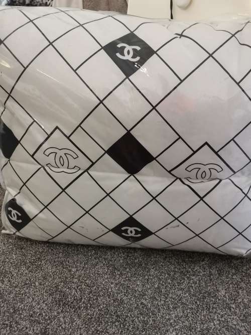 CHANEL *****3 PCE STUNNING  COMFORTER. BARGAIN..