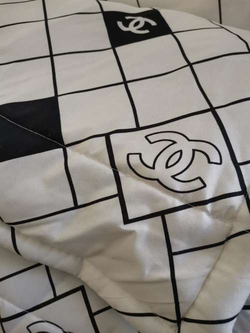 CHANEL *****3 PCE STUNNING  COMFORTER. BARGAIN..