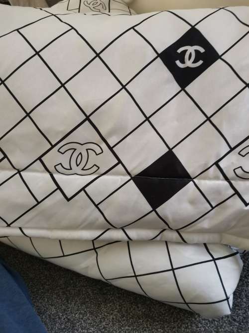 CHANEL *****3 PCE STUNNING  COMFORTER. BARGAIN..