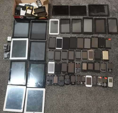 40X MOBILES**6X I0 INCH APPLE IPADS**2X10 INCH SAMSUNG TABLETS**9X 7INCH MIX TABLETS**WOW*SEE DESCRP