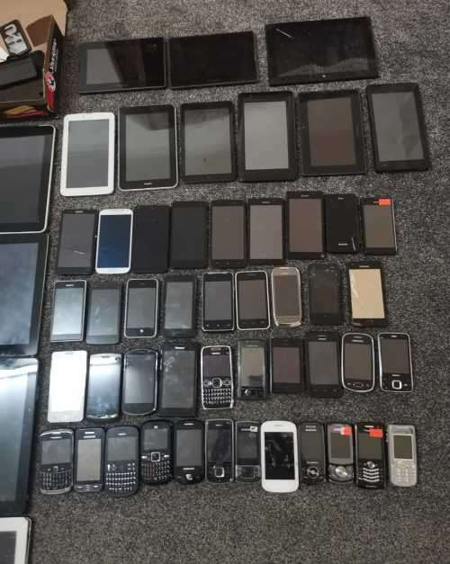 40X MOBILES**6X I0 INCH APPLE IPADS**2X10 INCH SAMSUNG TABLETS**9X 7INCH MIX TABLETS**WOW*SEE DESCRP